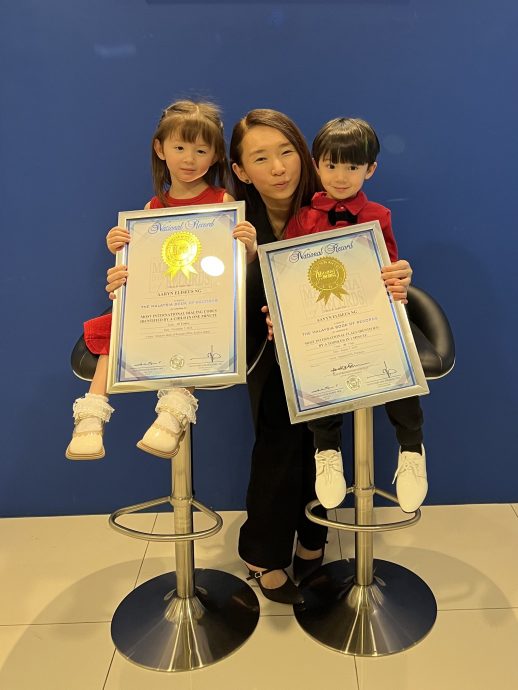 1分钟识别47国际拨号代码 40国旗 3岁龙凤胎记忆力超强!