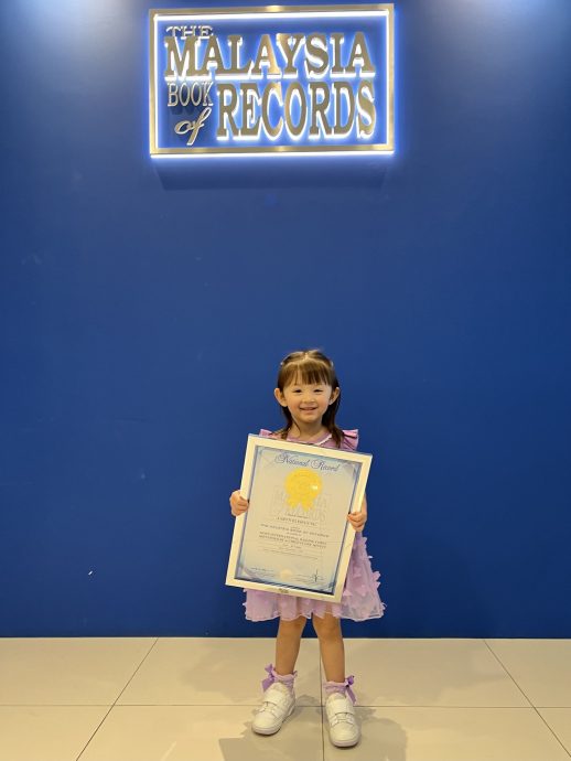 1分钟识别47国际拨号代码 40国旗 3岁龙凤胎记忆力超强!