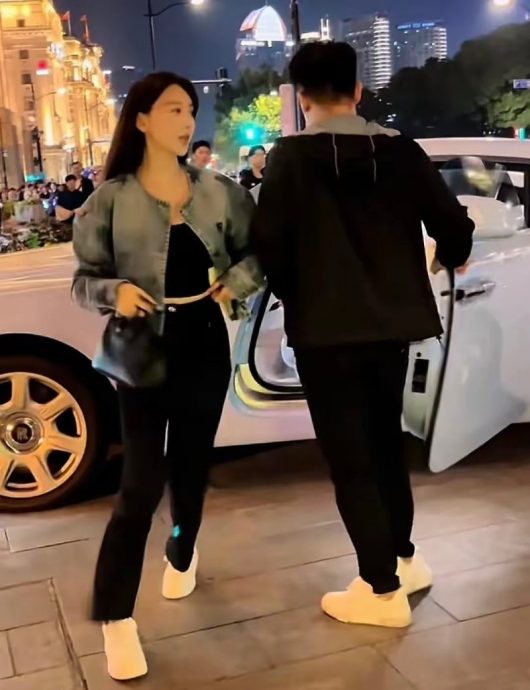 叶珂怀孕时间线惹疑 黄晓明挨酸入杀猪盘