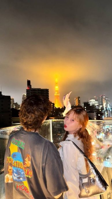 晒蜜月照半身略显臃肿 泫雅穿着宽松惹猜有孕