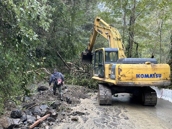 “上帝的部落”成孤岛 族人徒步求援 百人受困存粮剩3天