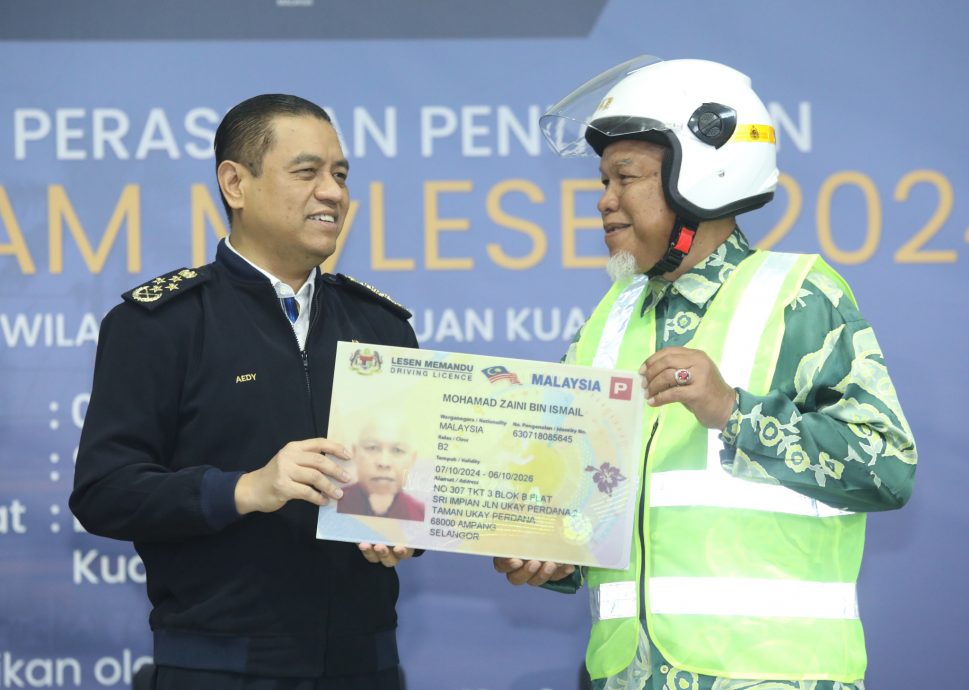 “摩托车特别行动” 7天开出逾2万8000张罚单 陆交局:无牌驾驶 没有更新路税最多