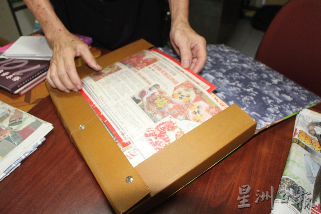 《乐活频道》:张俊明阅读《星洲日报》60年,平时剪报记录要闻,人生一大乐事