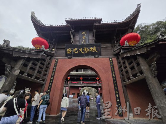 【中国】走进魔幻山城,领略重庆气势磅礴的大江大山