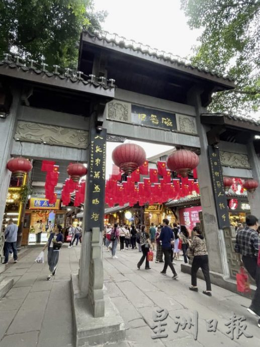 【中国】走进魔幻山城,领略重庆气势磅礴的大江大山