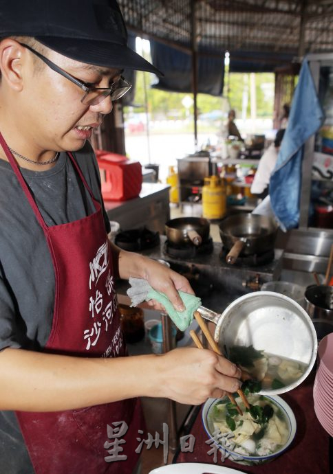 【人气美食】/翠林城故乡手工板面 古早味手捏面人气高