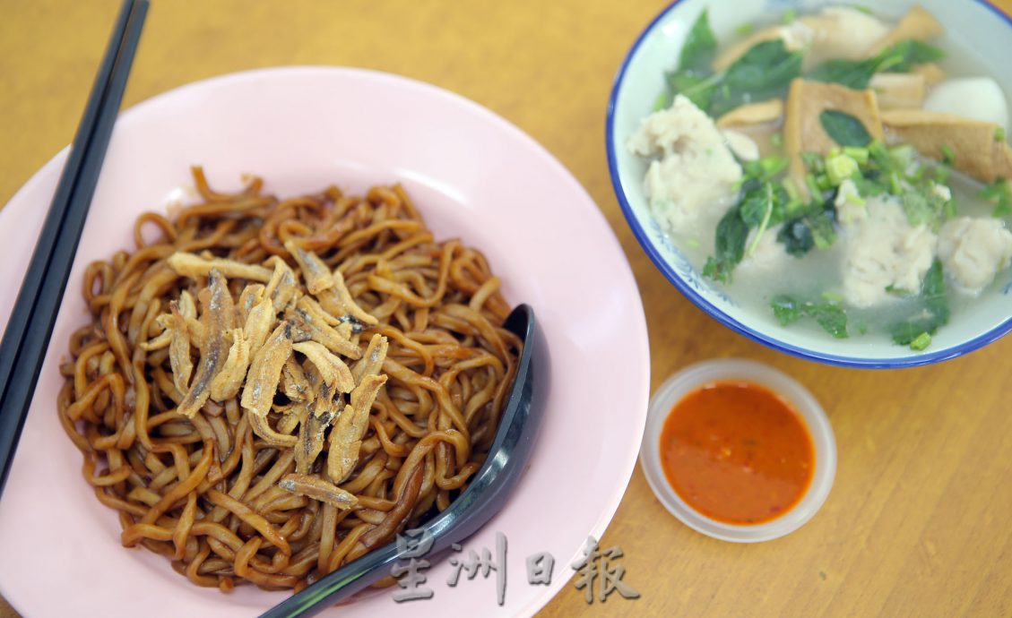 【人气美食】/翠林城故乡手工板面 古早味手捏面人气高