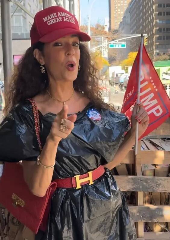 一身垃圾袋配爱玛仕!挺特朗普纽约时尚咖创意现身投票所