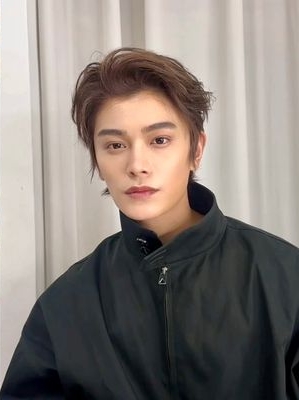 丁禹兮就医被网民偶遇 无人关心病情只赞好帅