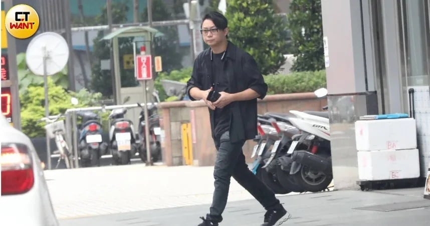 不怕张钧甯吃醋?柯汶利被抓包眼猎辣妹