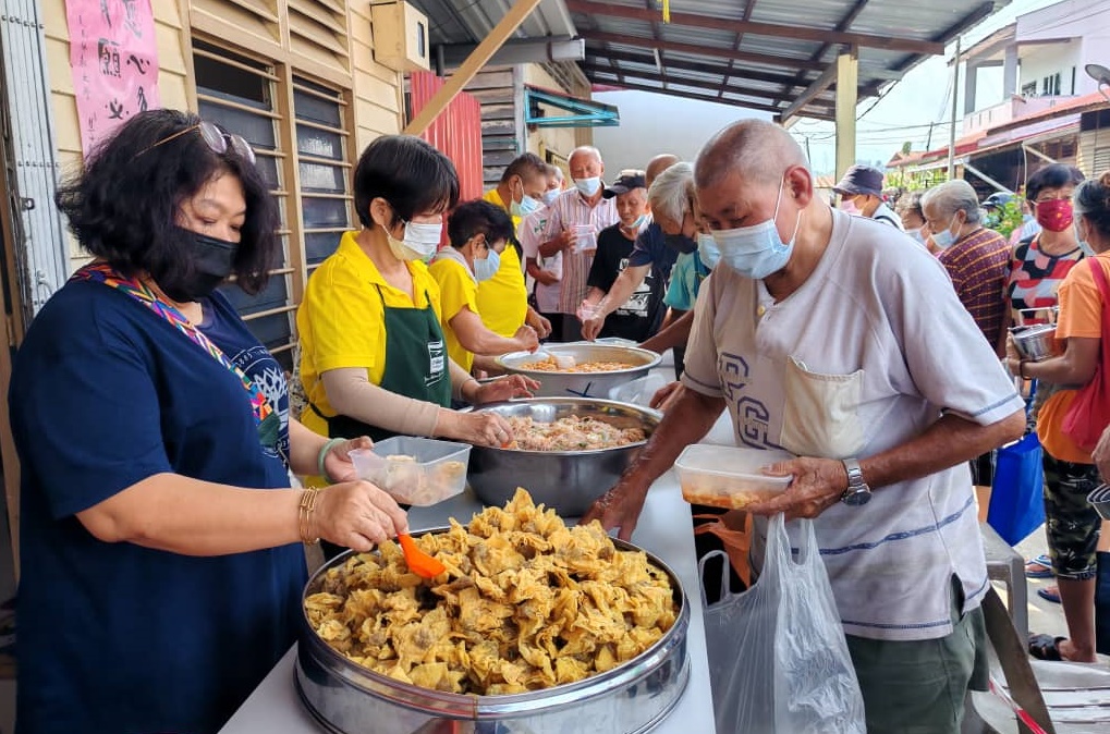 东02:文冬3团体初一十五固定派爱心素食餐