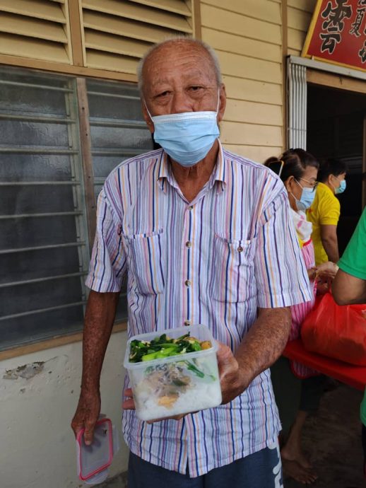 东02:文冬3团体初一十五固定派爱心素食餐