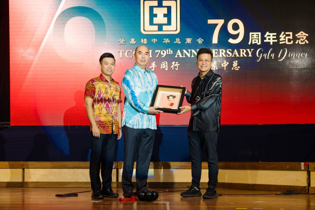 东:中总总会长拿督吴逸平:中总将继续与各属会和政府部门保持密切沟通,争取更具亲商导向的政策,以全力支持企业成长与发展。