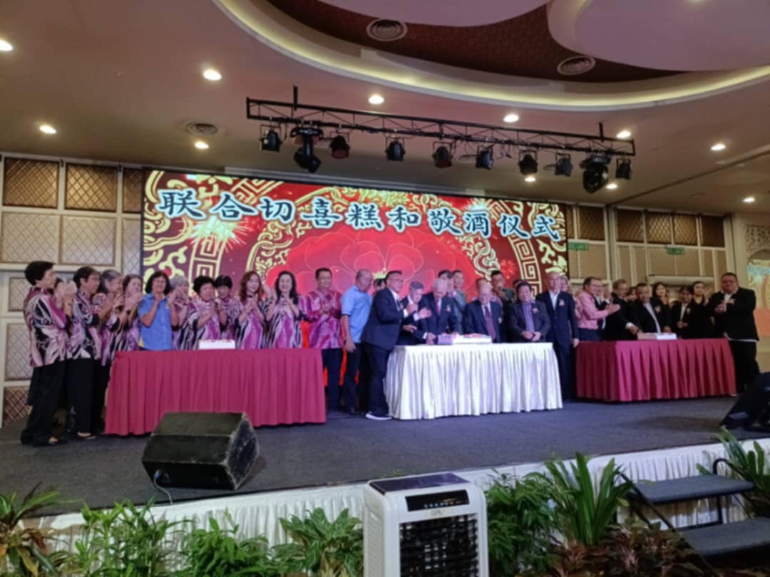 东:吉兰丹南安会馆会长吕辉鹏说,随著时代的变迁,乡团组织的角色也有所演进。会馆不仅联络乡情,也积极推动华裔优秀文化的传承,这已是责任,也是对未来世代的承诺。