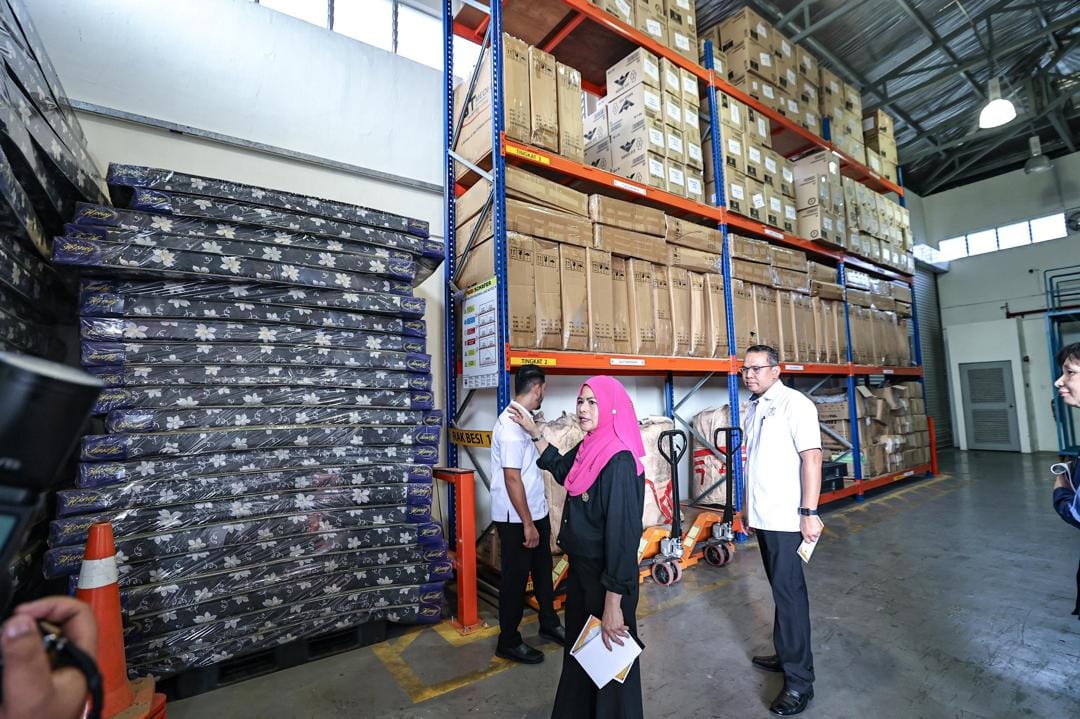 东:水灾高风险区居民,受促下载“灾情信息3.0”手机应用程式,以获取全国范围内的最新天灾信息,同时可以简化入住疏散避难中心(PPS)登记流程