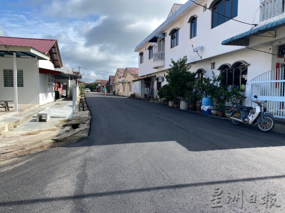 东:直凉新村道路和沟渠提升