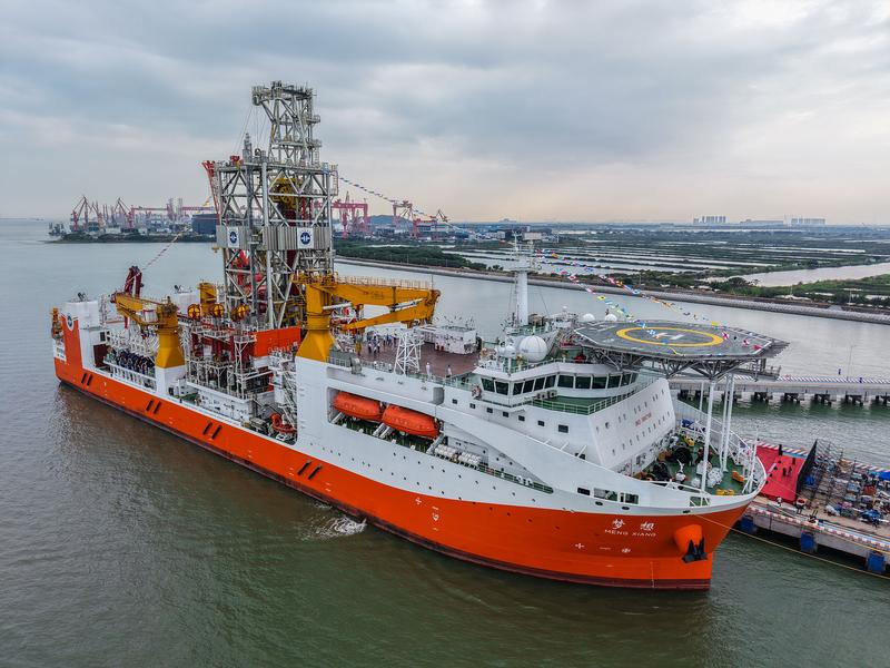 中国首艘大洋钻探船“梦想”号入列 习近平致信祝贺