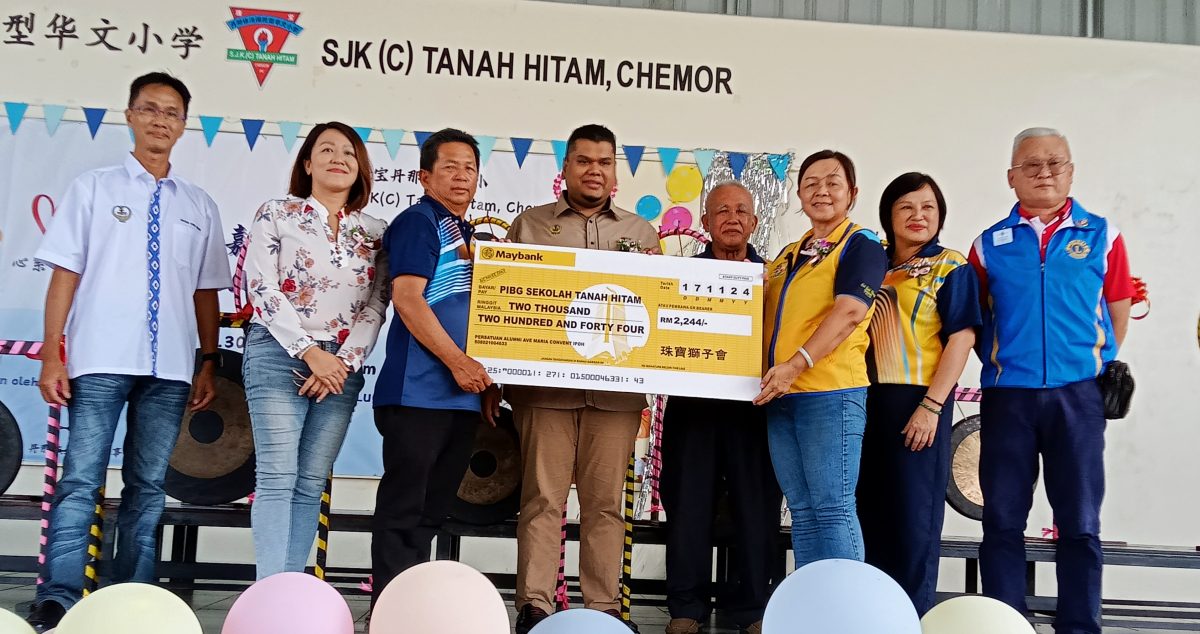 丹那依淡华小义卖会 超越目标筹获逾10万