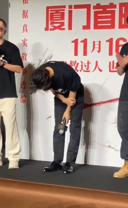 为女友风波鞠躬20秒道歉 黄晓明1动作像计时?