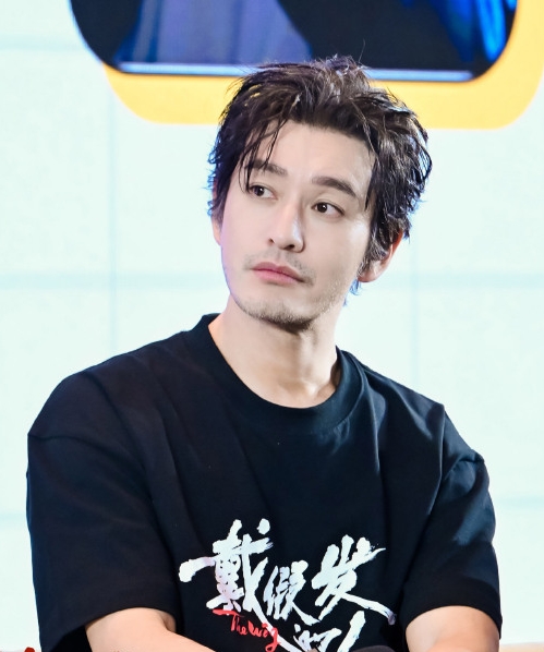 为女友风波鞠躬20秒道歉 黄晓明1动作像计时?