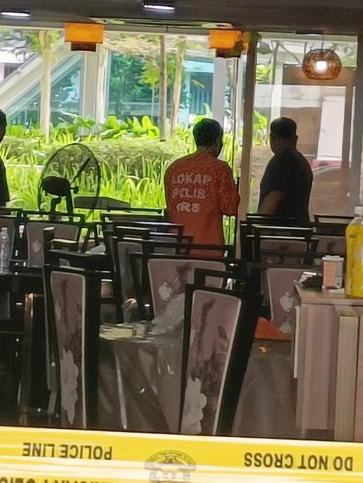餐馆中国女收银员 警押疑似嫌犯男重返现场
