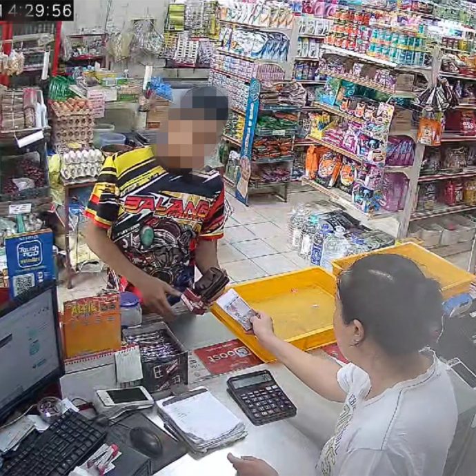 供星洲网: 男子在庇劳使用伪钞在多家商店购物,被识破后逃之夭夭遭警方通缉