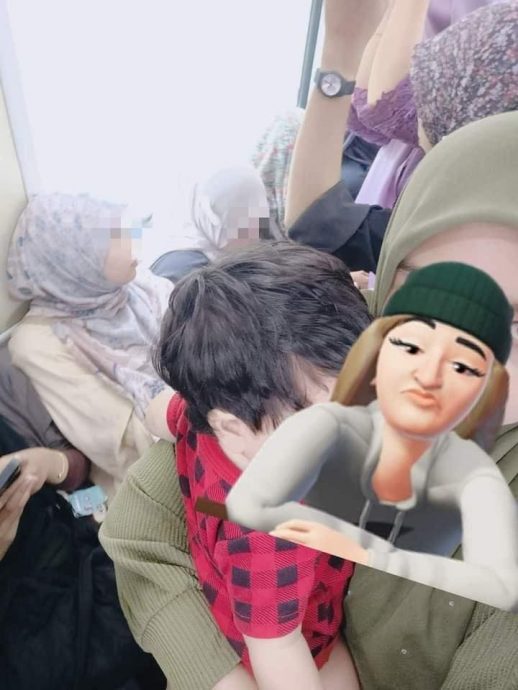 供星洲网:母抱孩子搭火车半小时无人让座 照片疯传网民评论两极化