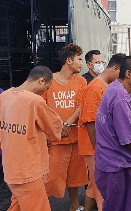供星洲网:马口:园坵工人被控强吻及非礼其大嫂被控不认罪,获以8千令吉保外候审