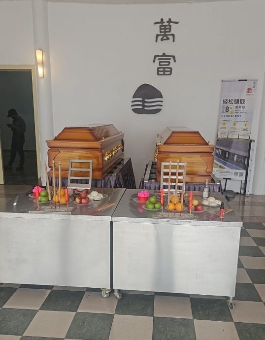 **全国综合**全国:六旬姐弟毙命家中〡已死亡八九天,遗体腐烂至无法确认死因