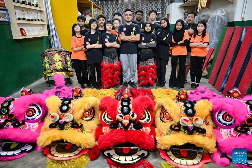 **全国综合**全国:非华裔舞狮展和谐,中国媒体深受吸引