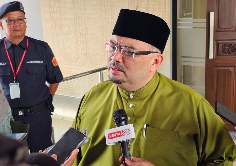 全国/丹副大臣:政府有必要制定一个机制,来解决泰南近500名学生使用非法通道渡河,越境到兰斗班让上学的问题。