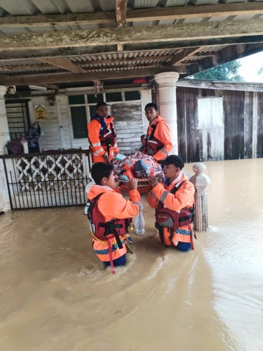 全国:登州水灾灾情恶化,灾民人数节节上升,截至下午2时已经超过1万人!