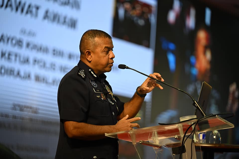 全国副总警长拿督斯里阿育汉披露，一些警官在打高尔夫球时，还进行下注。