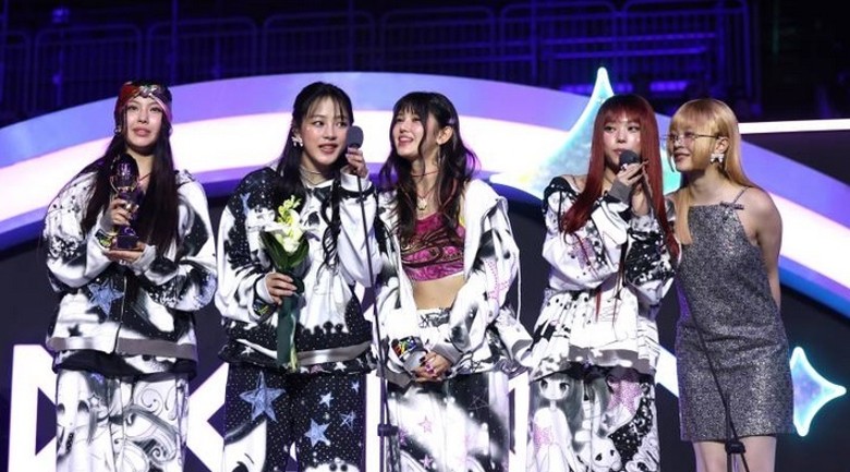 勇夺《KGMA》大奖 Danielle大喊:NewJeans不死!