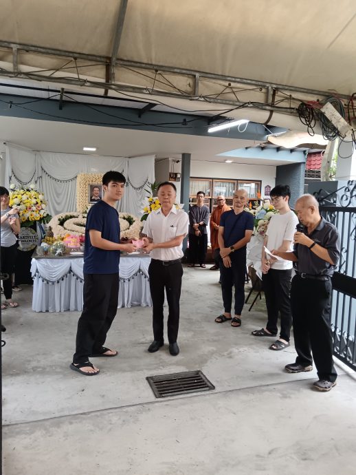 印尼旅游途中去世 吴志明举殡