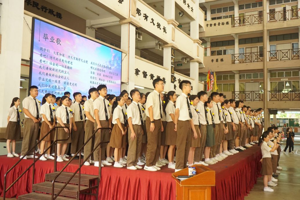 可做版头//大都会-光华独中248位毕业生高唱骊歌