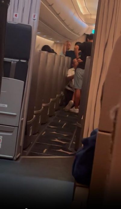 台风3度降落失败!华航地勤“下跪道歉” 壮男商务舱暴走