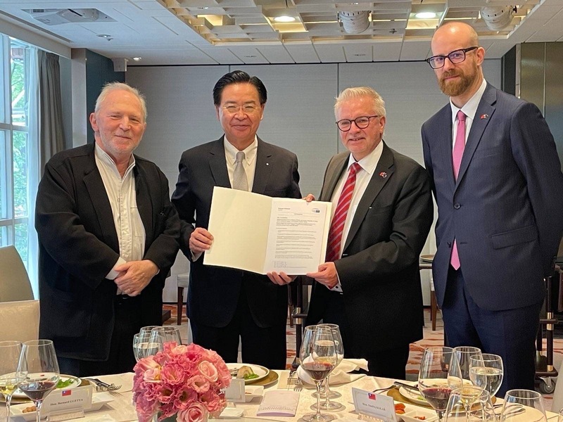 吴钊燮:欧洲国家军舰航行台海吓阻中国大陆野心