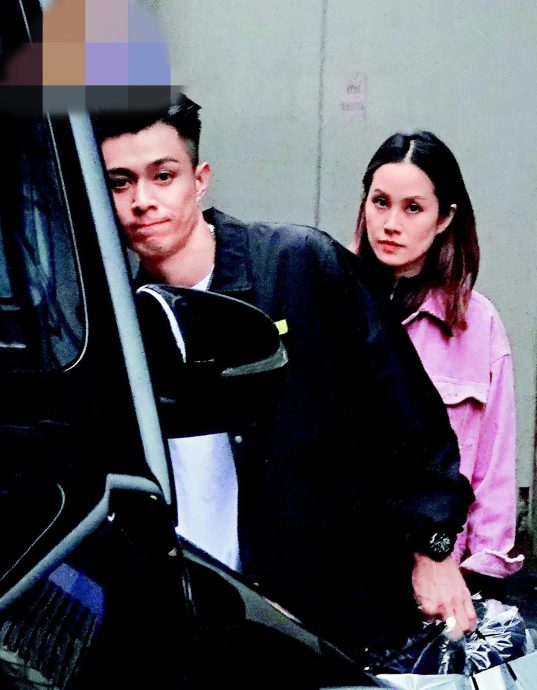 周柏豪与粉丝亲密互动 网民:太太看到什么感觉