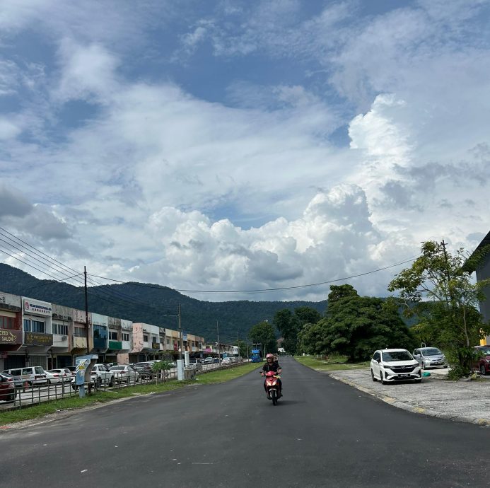 周锦欢:获房地部拨款150万 万里望6地点道路重铺