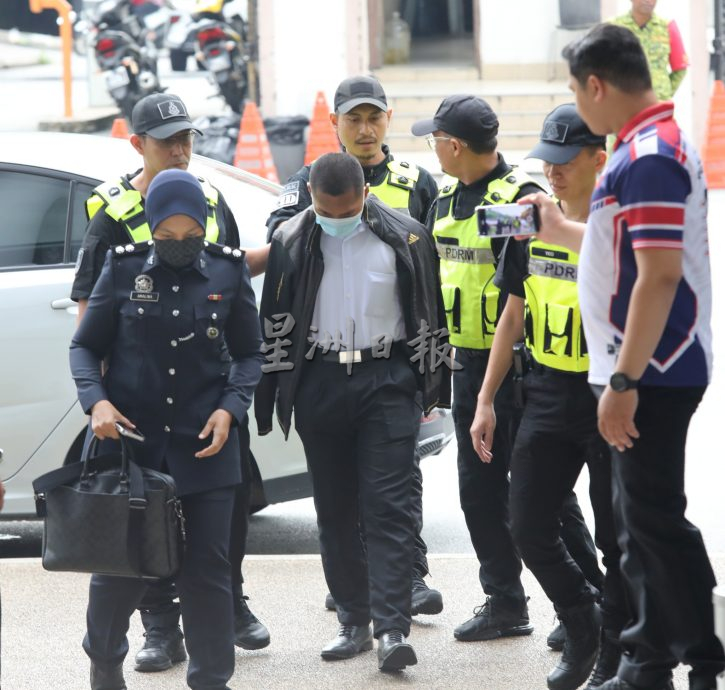 国防大学学长霸凌新生案|被控穿钉鞋踩踏受害人肚子 被告否认有罪