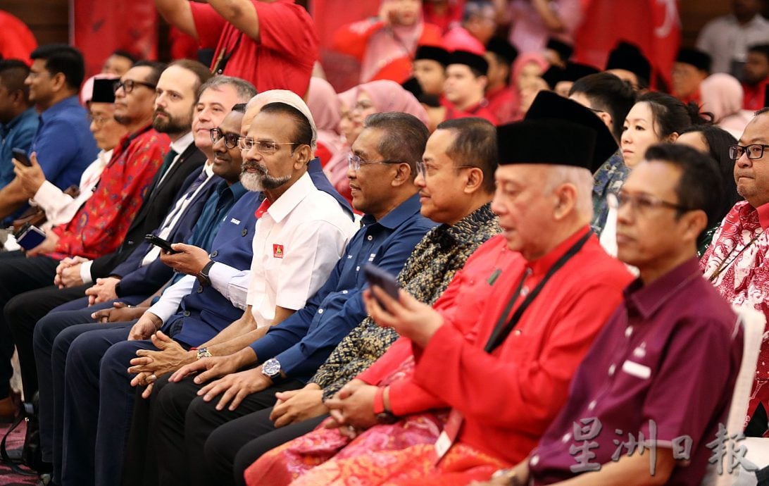 土团党大会/ 建议成立团结土著机构 慕尤丁：成立土著版董总