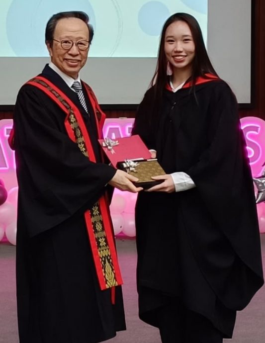(大北马)南华护士学院毕业典礼:家人反对不曾动摇 黄紫均凭热爱护理赢3项最佳荣誉