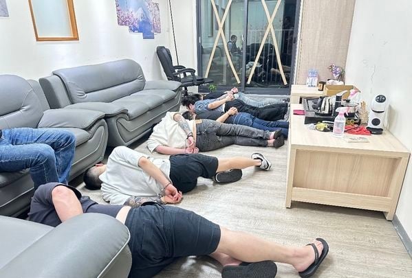 大叔化身正妹代聊 恋爱脑粉丝狂打赏 真相曝光全崩溃