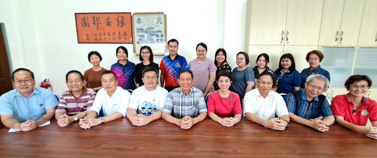 大都会/安邦华小12月14日,举办“安邦学校及幼儿园周年庆感恩晚宴暨塑胶跑道开幕典礼”/3图