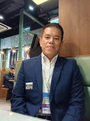 大都会封面/年杪旅游旺季,中国旅行团火红