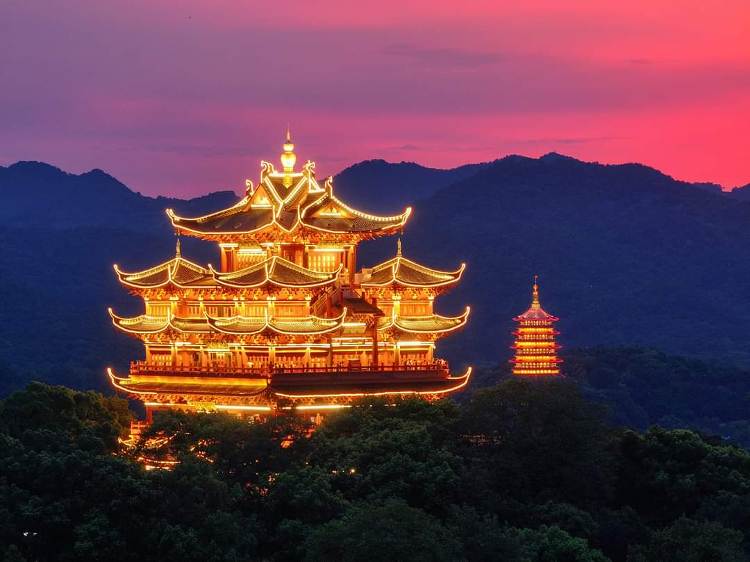 大都会封面/年杪旅游旺季,中国旅行团火红