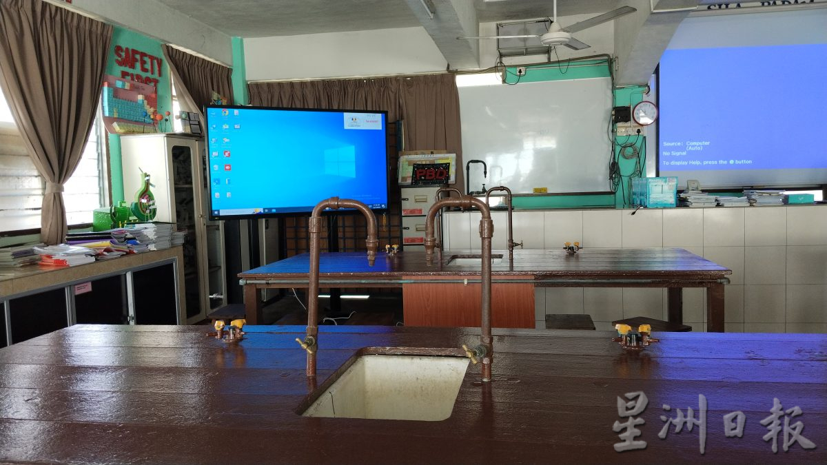 大霹雳封底主文/【华中现在未来】/美罗中华积极申请填补教师空缺 提升软硬体迎挑战