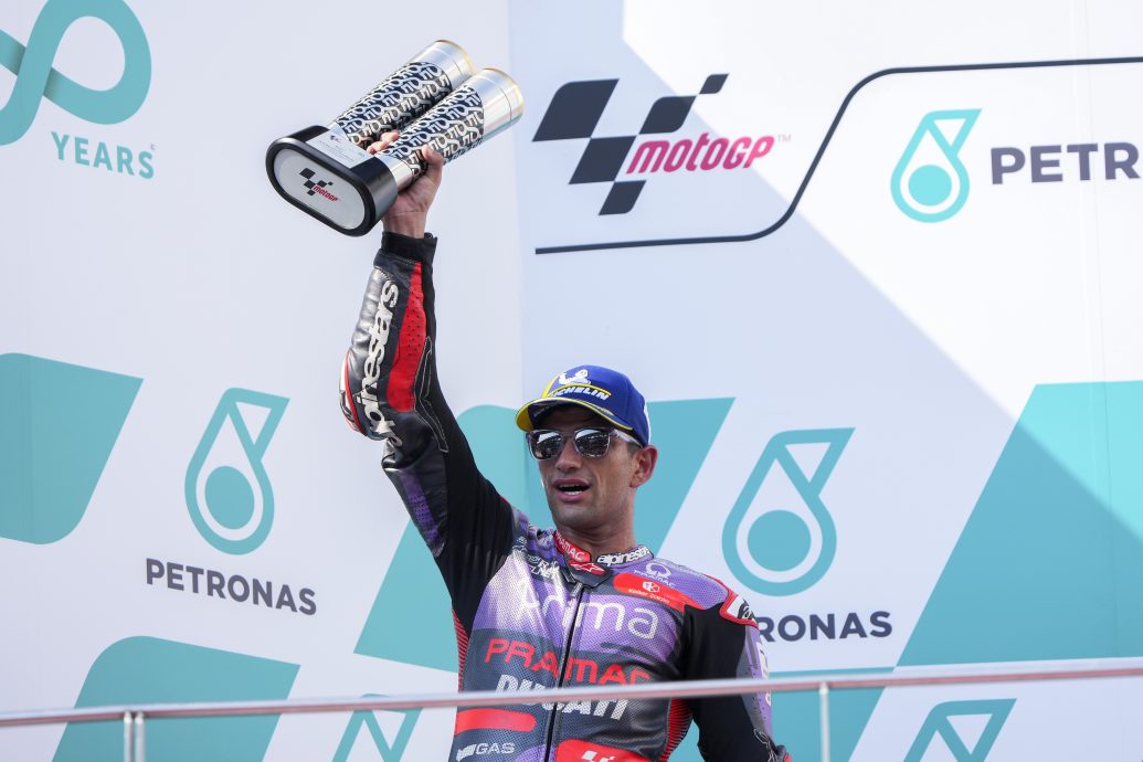 大马站世界摩托车大赛| 巴尼亚亚勇夺本季第10冠 世冠之争要斗到收官战