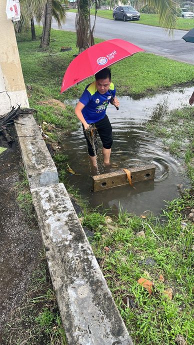 太平火箭团队清沟孔垃圾 弄惹化路不再积水